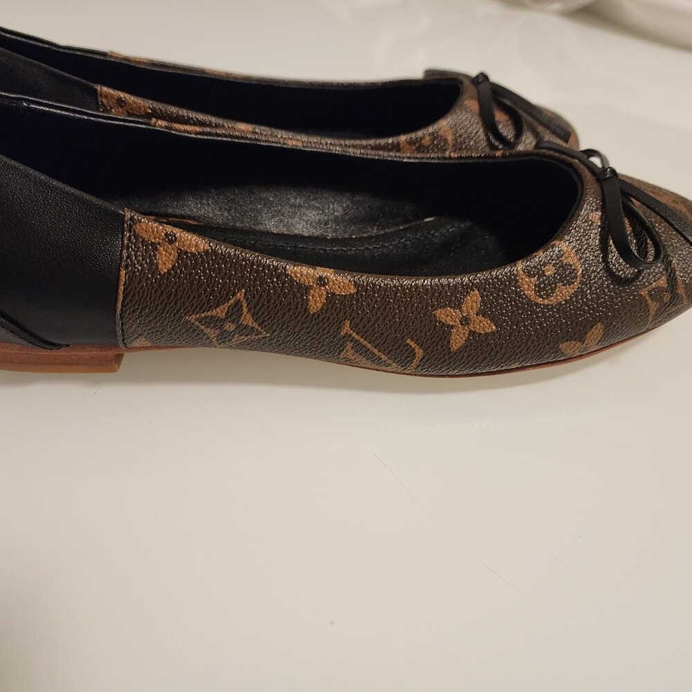 Louis vuitton shoes **Darling ballet flats. - Picture 2 of 10